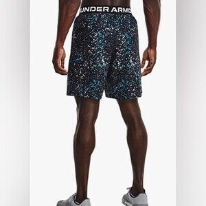 NWT Under Armour Mens Adapt Lightweight Loose Fit 8" Training Shorts Size Medium